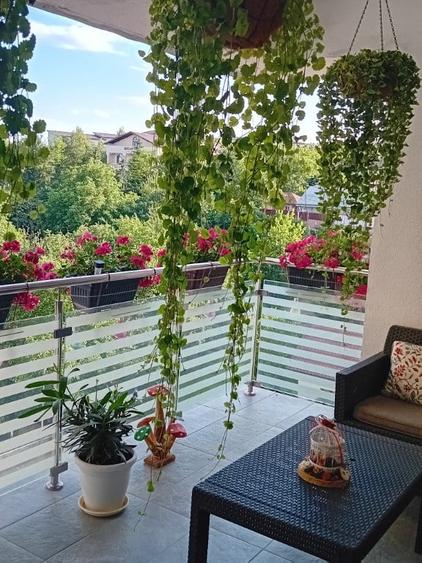 Apartament cu 3 camere decomandat în Rediu