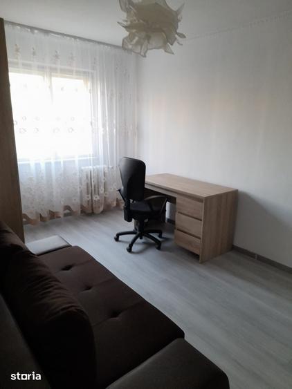 Apartament cu 3 camere în Tineretului