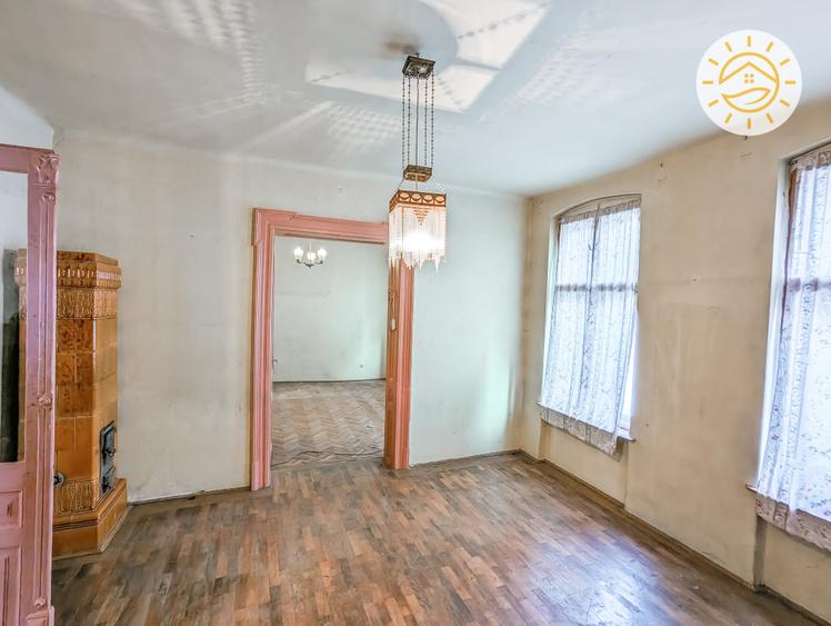Casă individuală cu 10 camere cu Teren 284 Mp în Centrul Istoric