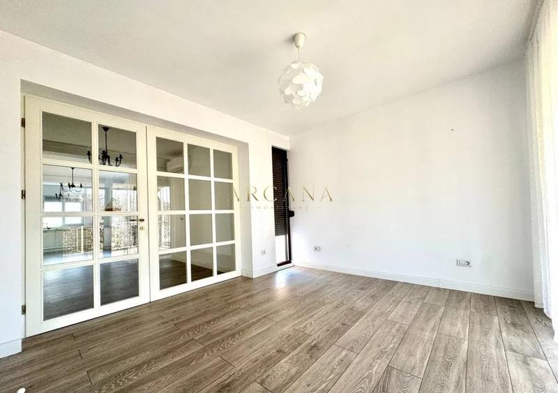 Apartament cu 4 camere semidecomandat în Iris