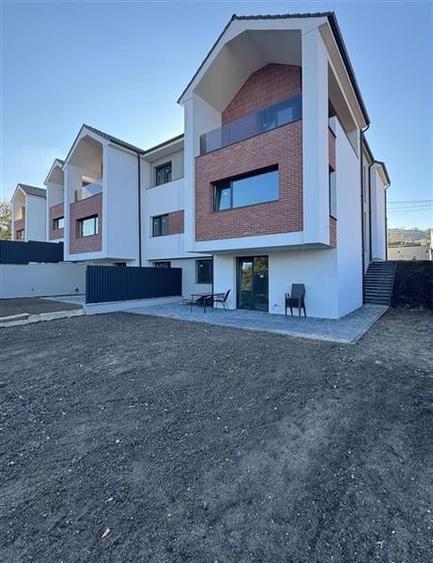 Duplex cu 5 camere cu Teren 612 Mp în Borhanci