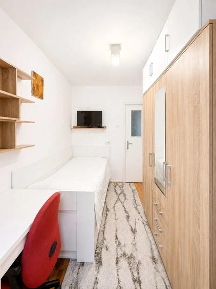 Apartament cu 3 camere semidecomandat în Circumvalațiunii