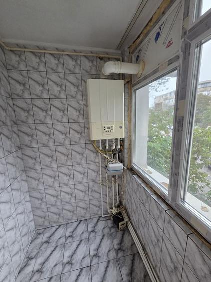 Apartament cu 3 camere semidecomandat în Tomis III