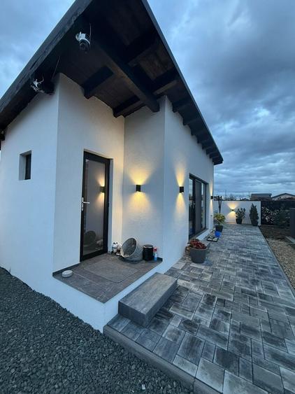Casă individuală cu 5 camere cu Piscina în Moșnița Nouă