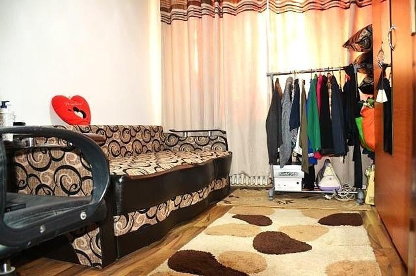 Apartament cu 3 camere decomandat în Micro 4