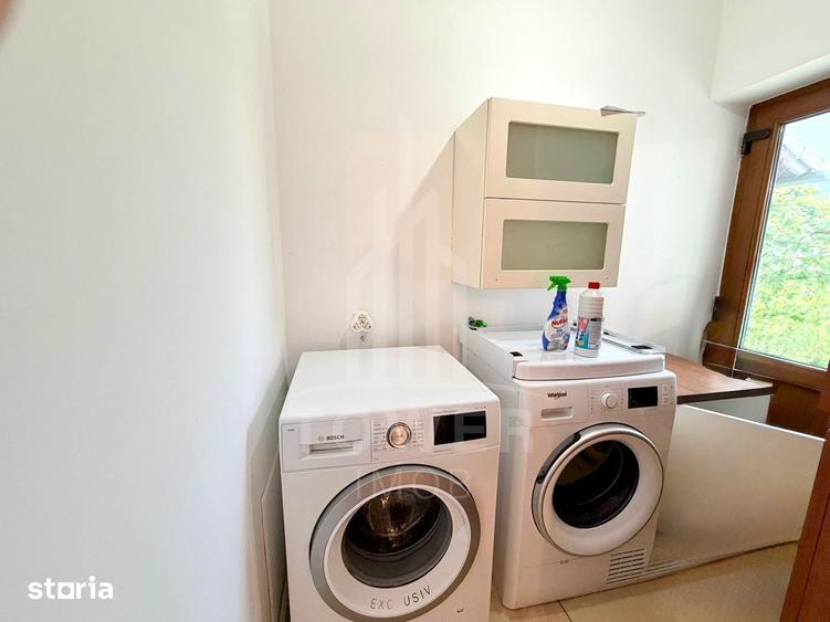 Casă cu 9 camere cu Teren 1300 Mp în Central