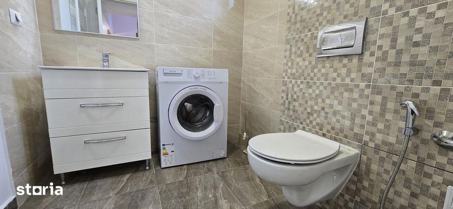 Casă cu 5 camere cu Teren 330 Mp în Ferme