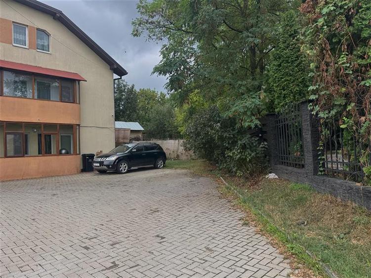 Apartament cu 3 camere decomandat, mobilat în Bucium