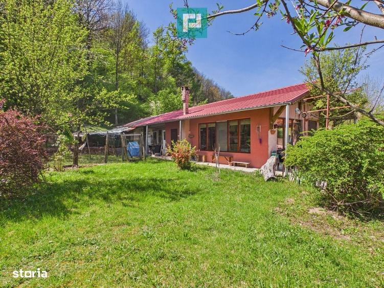Casă cu 4 camere în Rontău