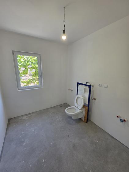 Casă individuală cu 8 camere cu Canalizare în Dudeștii Noi