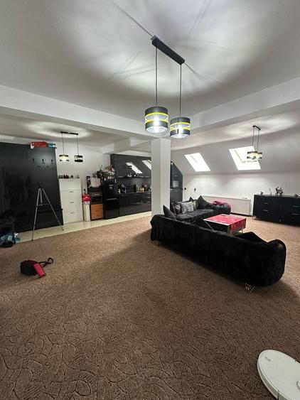 Apartament cu 4 camere semidecomandat în Central