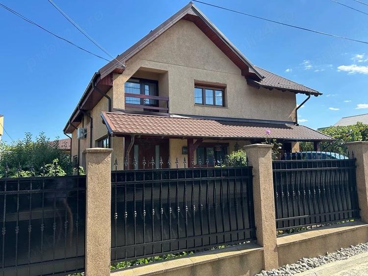 Casă cu Teren 500 Mp în Central