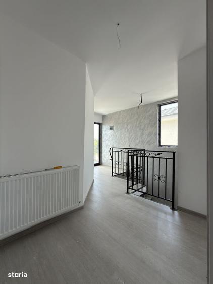 Casă cu 4 camere în Lumina