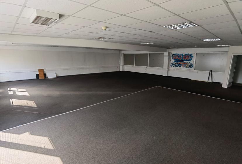 Birou, de 2,000 mp, în Braytim