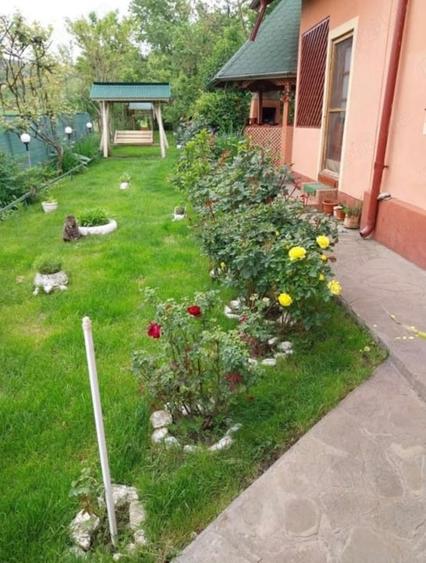 Casă individuală cu 7 camere cu Teren 1330 Mp în Măneciu-Pământeni