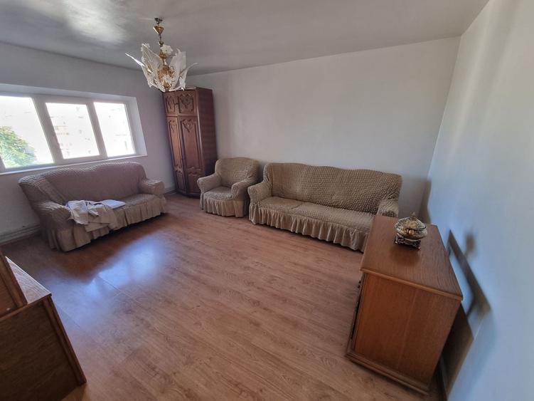 Apartament cu 4 camere decomandat, mobilat în Km 4-5
