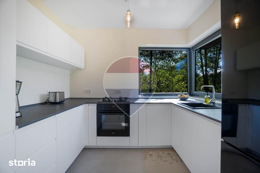 Casă cu 3 camere cu Teren 1790 Mp în Central