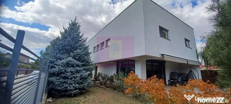 Casă cu 7 camere cu Teren 508 Mp în Săbăreni