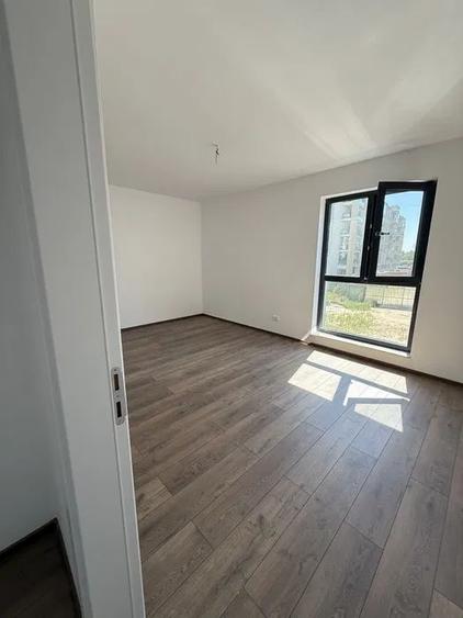 Apartament cu 3 camere în Străulești