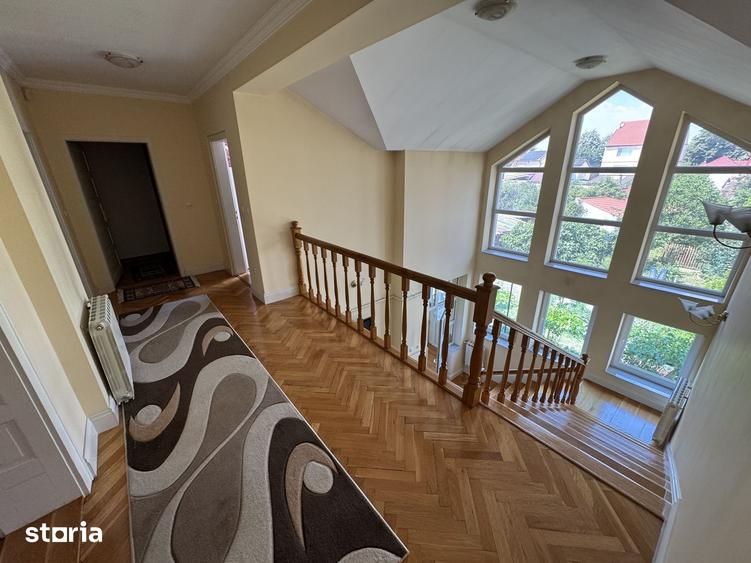 Casă cu 5 camere cu Teren 400 Mp în Titulescu