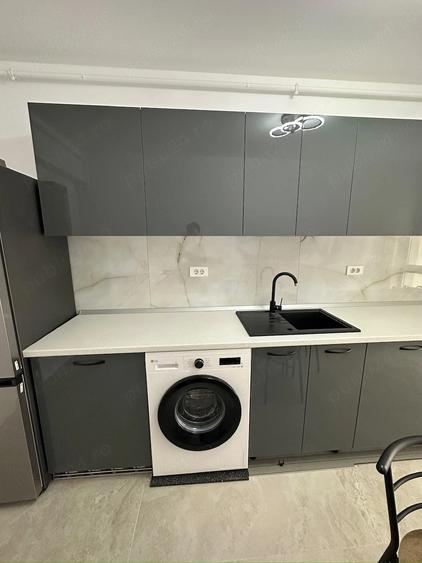 Garsonieră decomandată în Vest