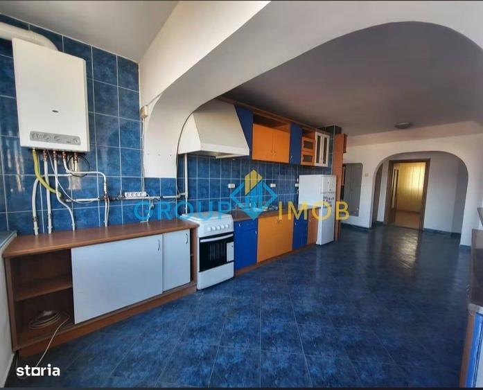 Apartament cu 3 camere decomandat în 9 Mai