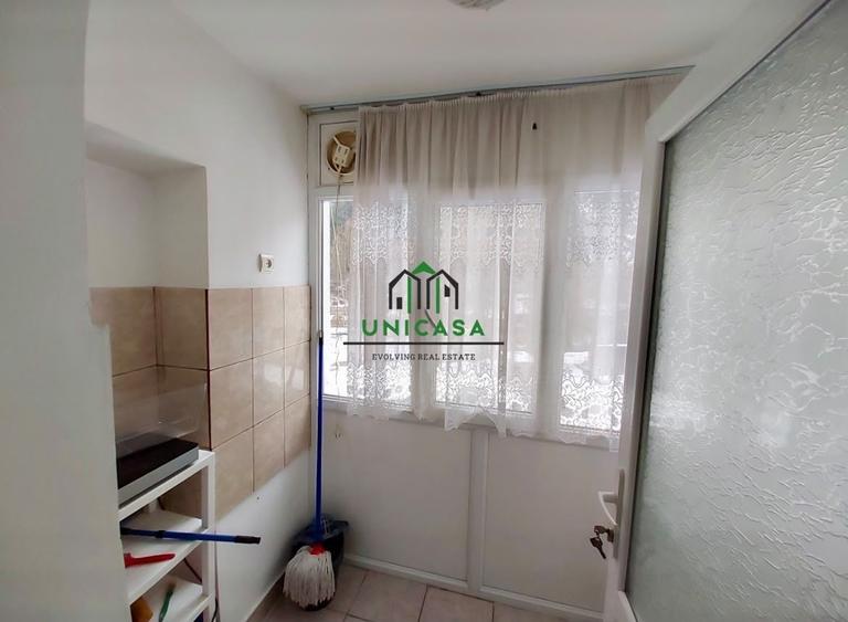 Apartament cu 3 camere decomandat în Voineasa