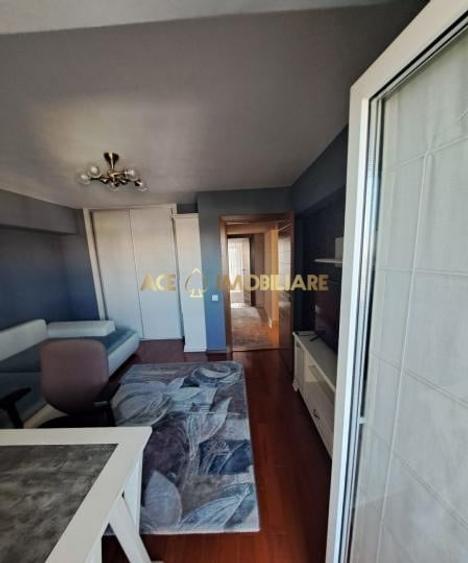 Apartament cu 3 camere decomandat, mobilat în Decebal