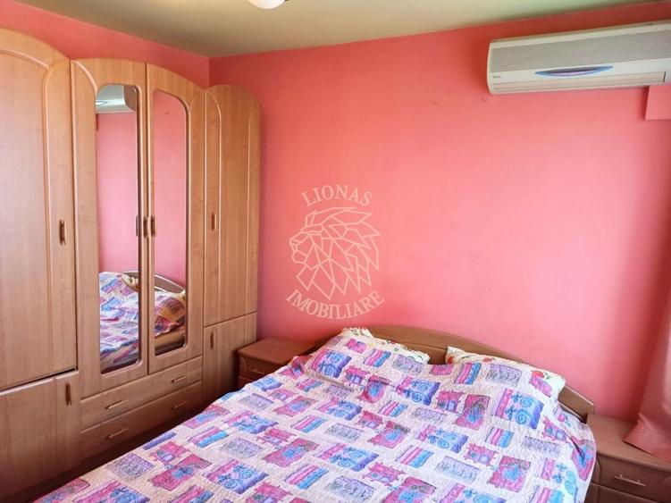 Apartament cu 4 camere semidecomandat, mobilat în Independenței