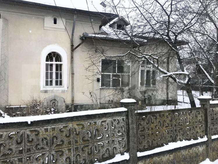 Casă individuală cu 4 camere cu Canalizare în Ulmi