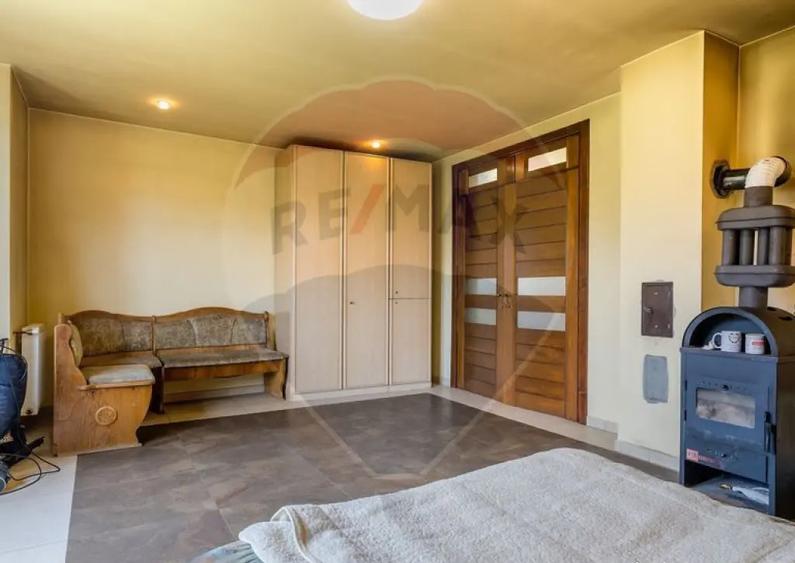 Casă cu 6 camere cu Teren 1007 Mp în Central