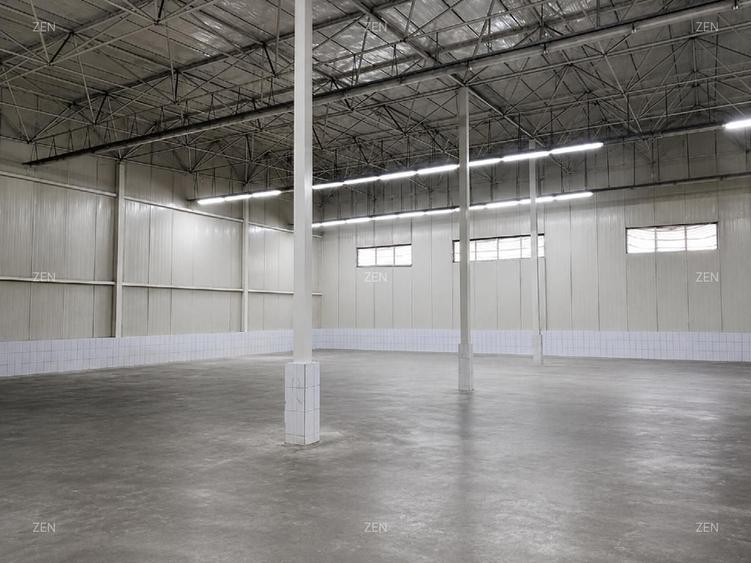 Spațiu industrial, de 3,000 mp, în Central