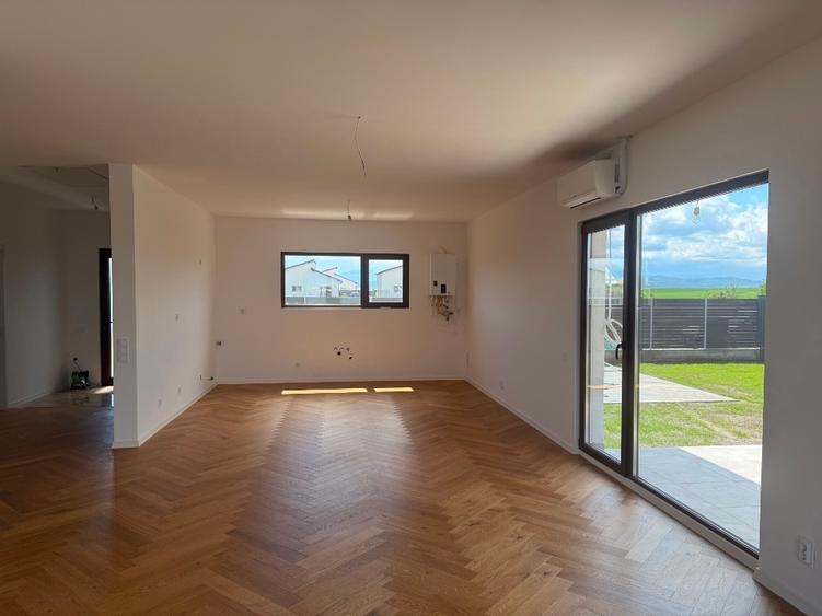 Casă individuală cu 3 camere cu Teren 509 Mp în Hălchiu