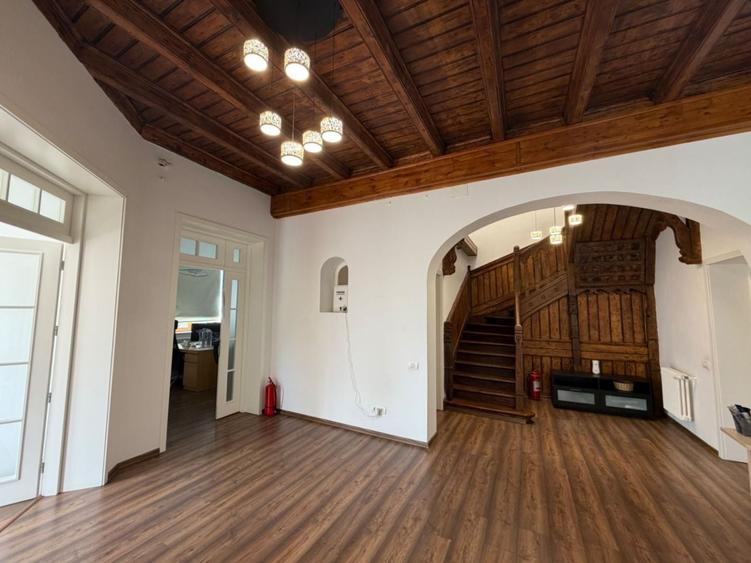 Casă individuală cu 15 camere cu Canalizare în Kiseleff