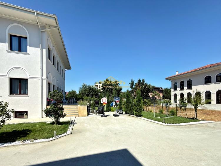 Casă individuală cu 10 camere cu Canalizare în Sisești