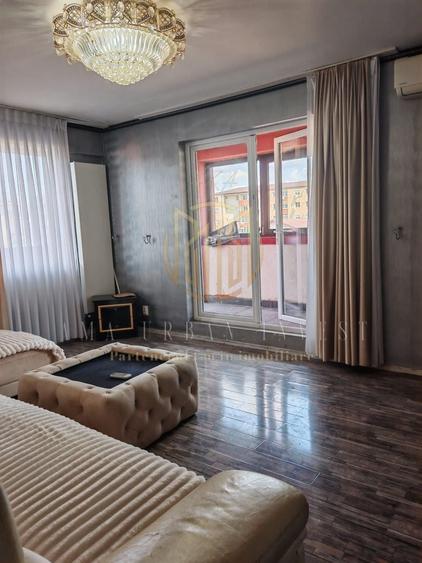 Apartament cu 3 camere decomandat în Central — fotografia 1
