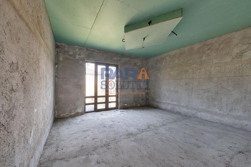 Casă cu 6 camere cu Garaj în Bâra
