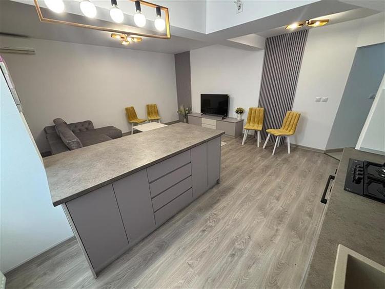 Apartament cu 3 camere decomandat în Ultracentral