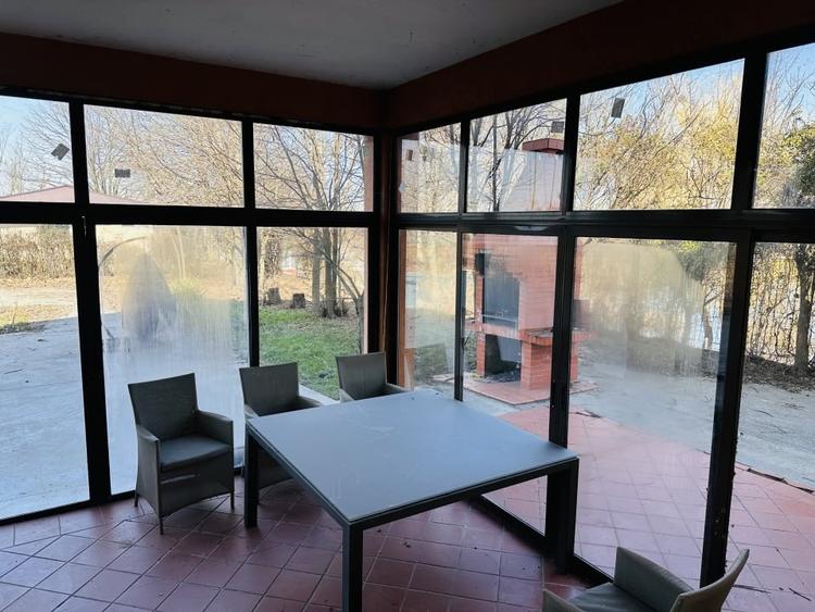 Casă individuală cu 7 camere cu Piscina în Roșu