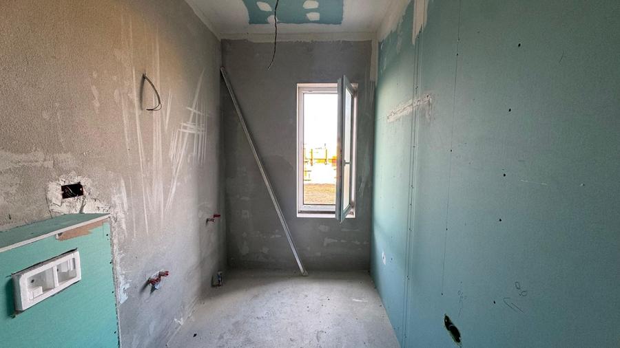 Apartament cu 3 camere decomandat în Torontalului