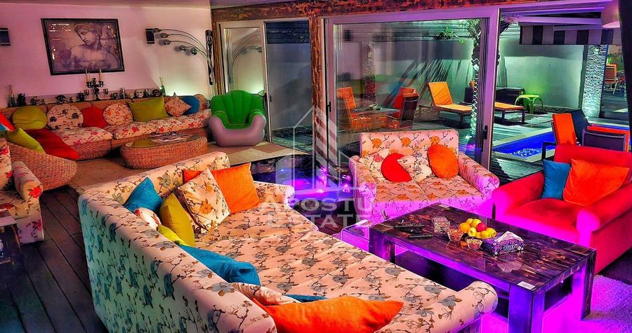 Casă individuală cu 7 camere cu Piscina în Aradului