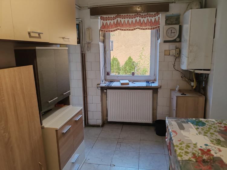 Casă cu 4 camere cu Canalizare în Central