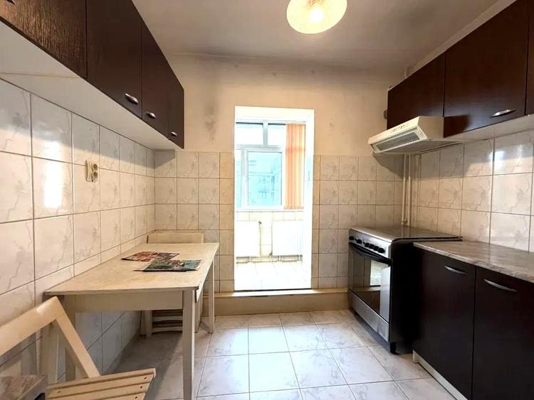Apartament cu 2 camere decomandat în Nicolina