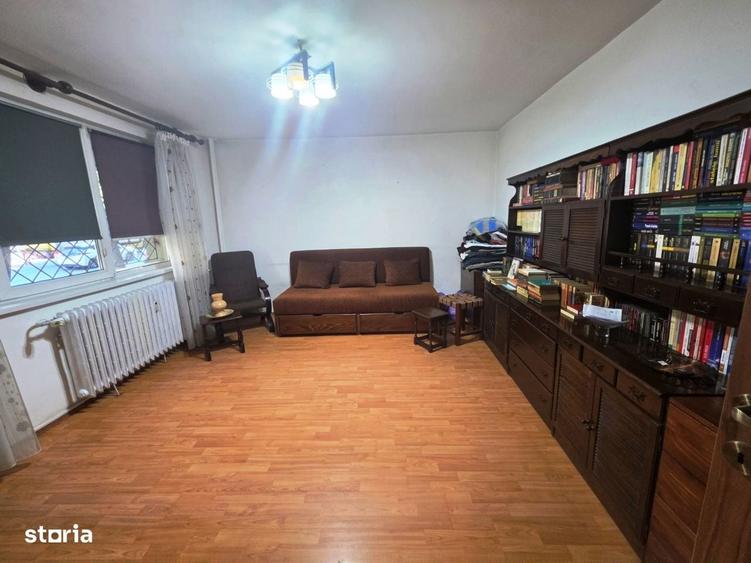 Colentina, intersectie Fundeni, bloc reabilitat, stradal, vedere fata - 10
