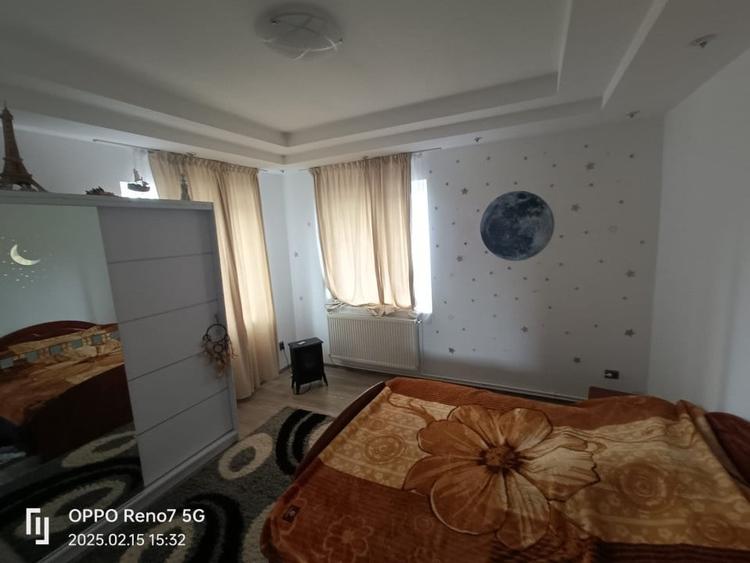 Casă individuală cu 11 camere cu Canalizare în Deda