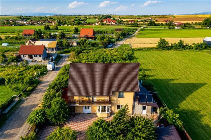 Casă individuală cu 5 camere cu Teren 450 Mp în Podu Oltului