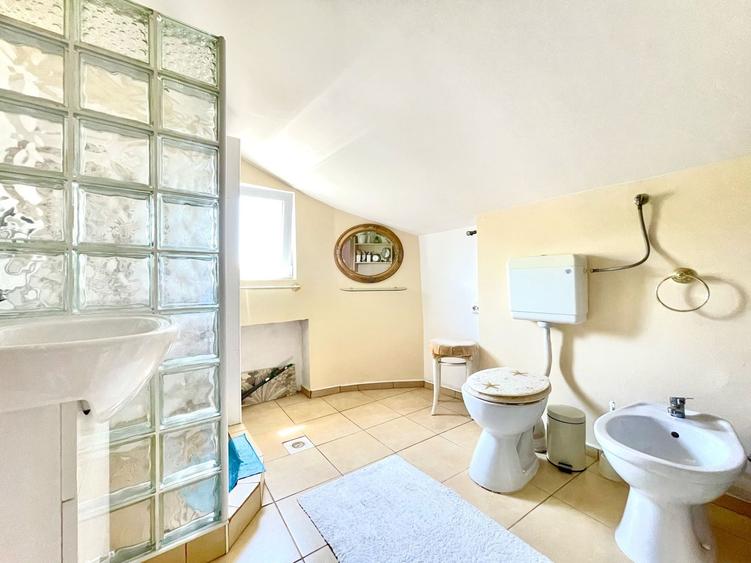 Apartament cu 6 camere semidecomandat, mobilat în Mehala