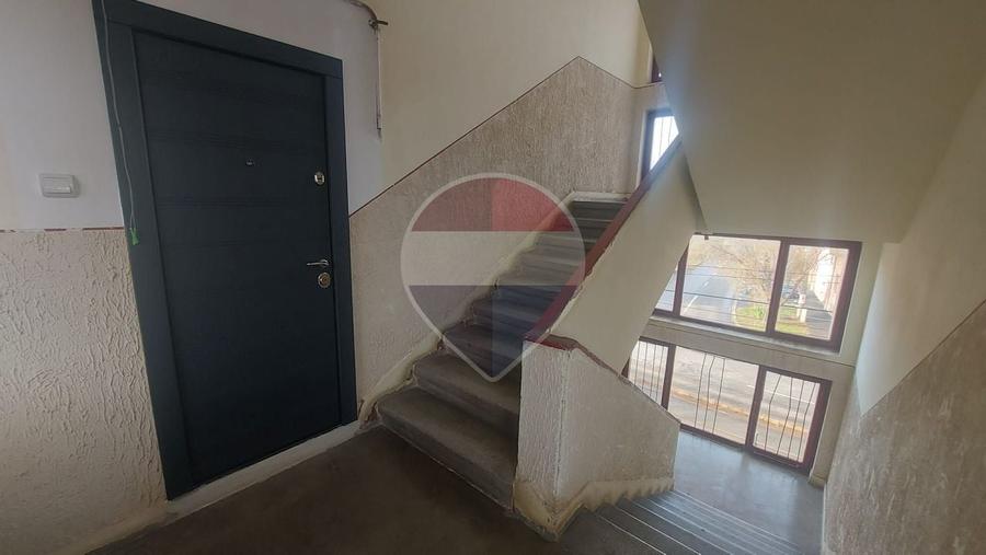 Apartament cu 2 camere semidecomandat, mobilat în Decebal