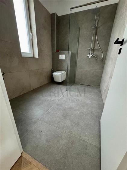 Duplex cu 5 camere cu Canalizare în Dumbrăvița