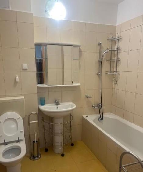 Apartament cu 3 camere decomandat, mobilat în Doamna Ghica